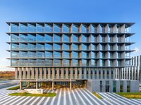 上海滴水湖万枫酒店