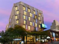 曼谷素坤逸11号智选假日酒店