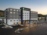 Holiday Inn Express & Suites Kelowna - East