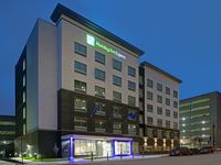 Holiday Inn Express Milwaukee Downtown