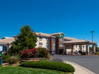 Holiday Inn Express & Suites Farmington (Bloomfield)