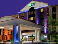 Holiday Inn Express & Suites Chesapeake
