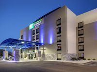 Holiday Inn Express & Suites Jackson Downtown - Coliseum