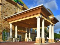 Holiday Inn Express & Suites Fredericksburg