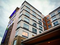 Holiday Inn Express & Suites Louisville Downtown