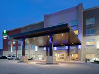 Holiday Inn Express & Suites GREAT BEND