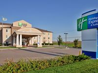 Holiday Inn Express & Suites Wichita Airport