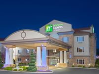 Holiday Inn Express & Suites Tucumcari