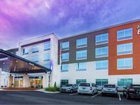 Holiday Inn Express & Suites Milledgeville