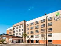 Holiday Inn Express & Suites Jacksonville - Town Center