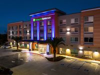 Holiday Inn Express & Suites Hawaiian Gardens