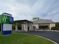 Holiday Inn Express & Suites Waterville - North