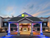 Holiday Inn Express & Suites Freeport - Brunswick Area