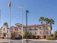 Holiday Inn Express & Suites Manteca City Center
