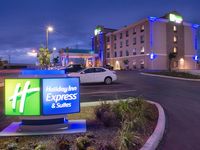 Holiday Inn Express & Suites Bakersfield Airport