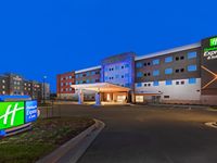 Holiday Inn Express & Suites Lenexa - Overland Park Area