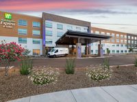 Holiday Inn Express & Suites Phoenix - Airport North