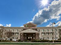 Holiday Inn Express & Suites Lincoln-Roseville Area