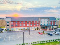 Holiday Inn Express & Suites Remington