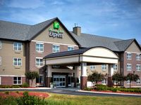 Holiday Inn Express & Suites Green Bay East