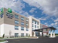 Holiday Inn Express & Suites Elkhorn - Lake Geneva Area
