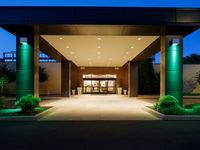 Holiday Inn & Suites Charleston West