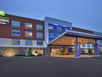 Holiday Inn Express & Suites Parkersburg East