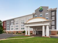 Holiday Inn Express & Suites Fredericksburg