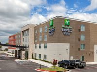 Holiday Inn Express & Suites Tulsa South - Woodland Hills