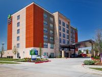 Holiday Inn Express & Suites Moore
