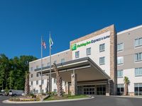 Holiday Inn Express & Suites Charlotte Airport