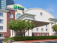 Holiday Inn Express & Suites Tower Center New Brunswick