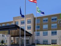 Holiday Inn Express & Suites Southgate - Detroit Area