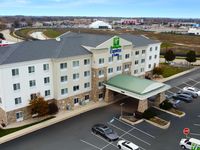 Holiday Inn Express & Suites Chicago North-Waukegan-Gurnee