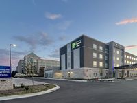 Holiday Inn Express & Suites Chicago Schaumburg