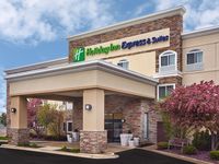 Holiday Inn Express & Suites Chicago-Libertyville