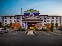Holiday Inn Express & Suites Vancouver Mall/Portland Area