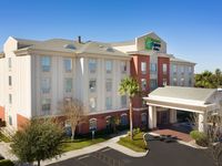 Holiday Inn Express & Suites Uvalde