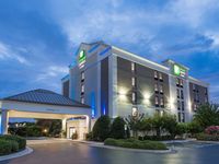 Holiday Inn Express & Suites Wilmington-University Ctr