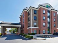 Holiday Inn Express & Suites Cleveland-Richfield