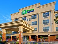 Holiday Inn Express & Suites Woodbridge
