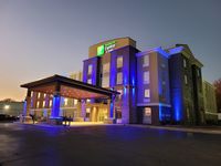 Holiday Inn Express & Suites Starkville