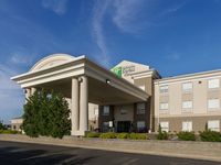 Holiday Inn Express & Suites Lawrence