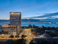 槟城海峡城皇冠假日酒店