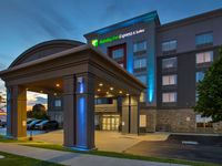 Holiday Inn Express & Suites Kingston Central