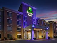 Holiday Inn Express & Suites Milwaukee NW – Park Place