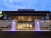 Holiday Inn Express & Suites Detroit - Dearborn