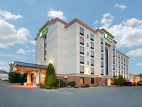 Holiday Inn Express & Suites Bloomington