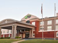 Holiday Inn Express & Suites Selma