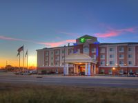 Holiday Inn Express & Suites Elk City